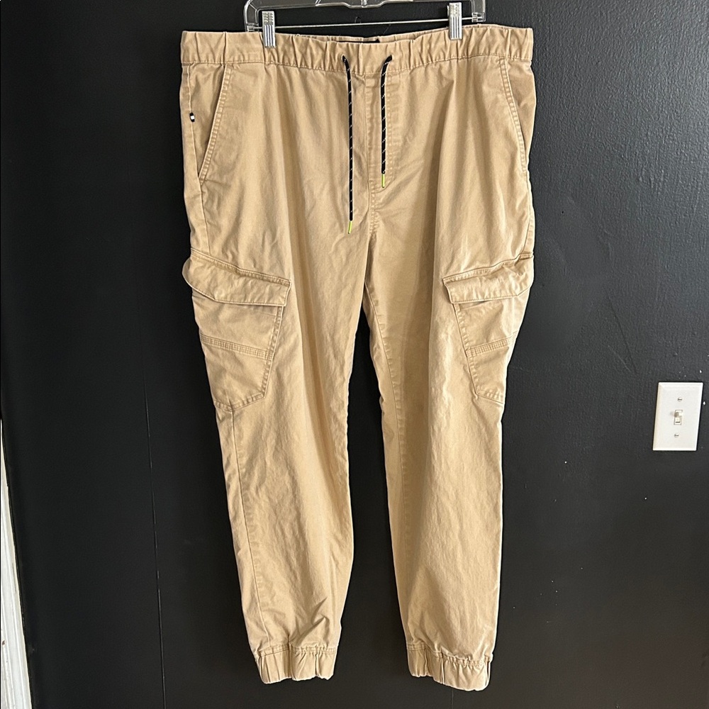 Men's Edgar + Ash Tan Cargo Jogger Pants with Elastic Waist Size XL